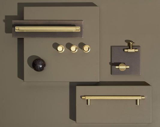 Furnipart Manor Round Knob. Finish: Gold. Diameter: 30mm