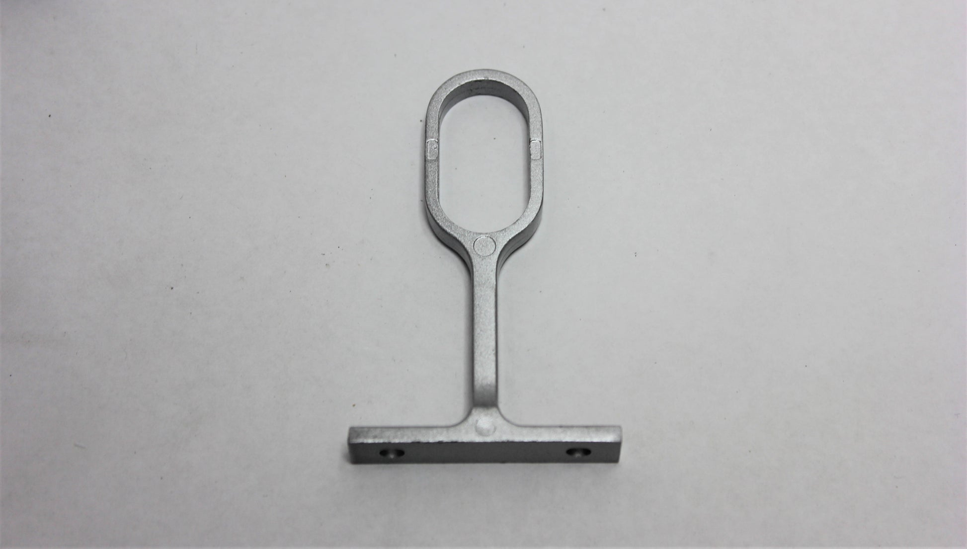 Oval Pillar Centre | 16mm | Brushed Silver